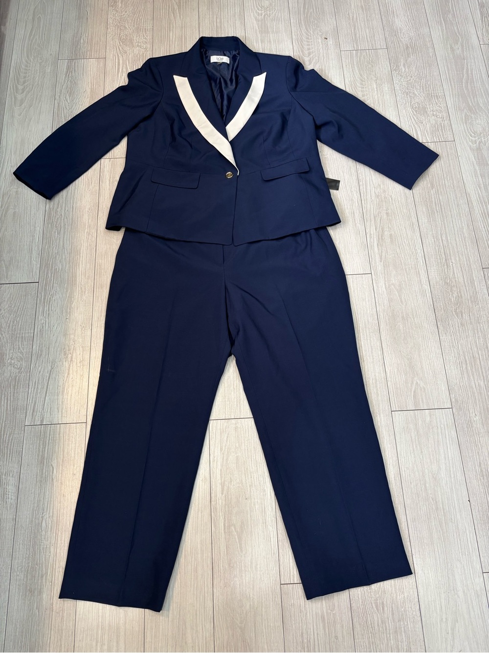 Le Suit Navy Pantsuit with White Contrast Lapel 18W